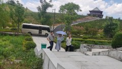 <b>不畏炎暑，参观领导促提升</b>